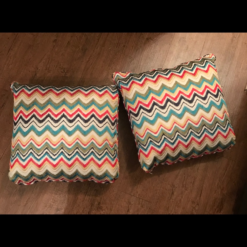 Vibrant pillows 🌞
